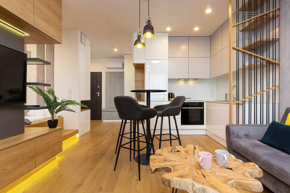 Spacious living room with full equipment. 
