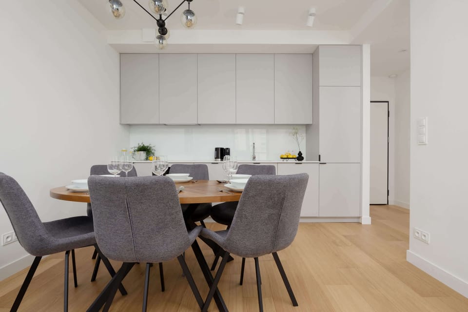 Living room with functional dining table