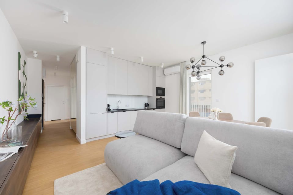 Spacious living room with full equipment. 