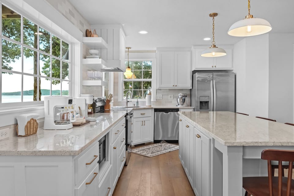 Walk-in pantry around the corner to place your groceries during your stay!
