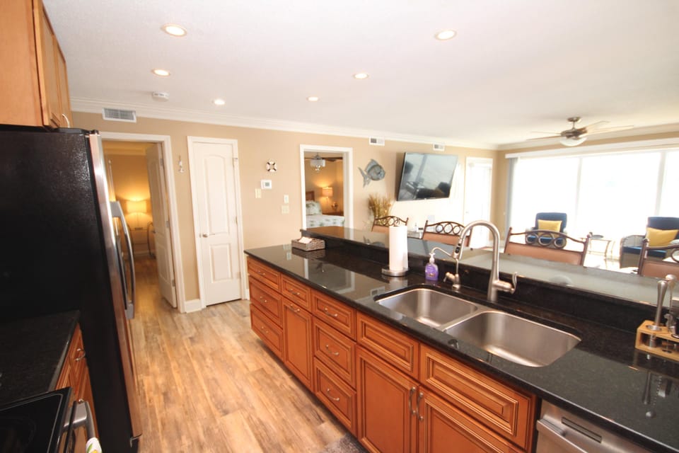 Full kitchen