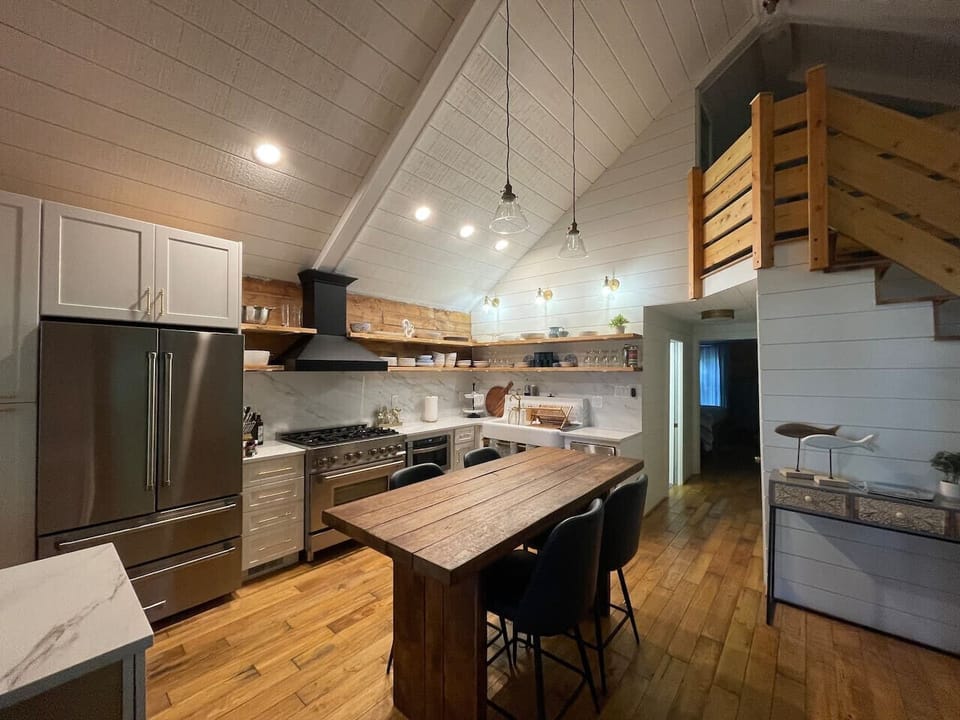 Kitchen/Dining Area