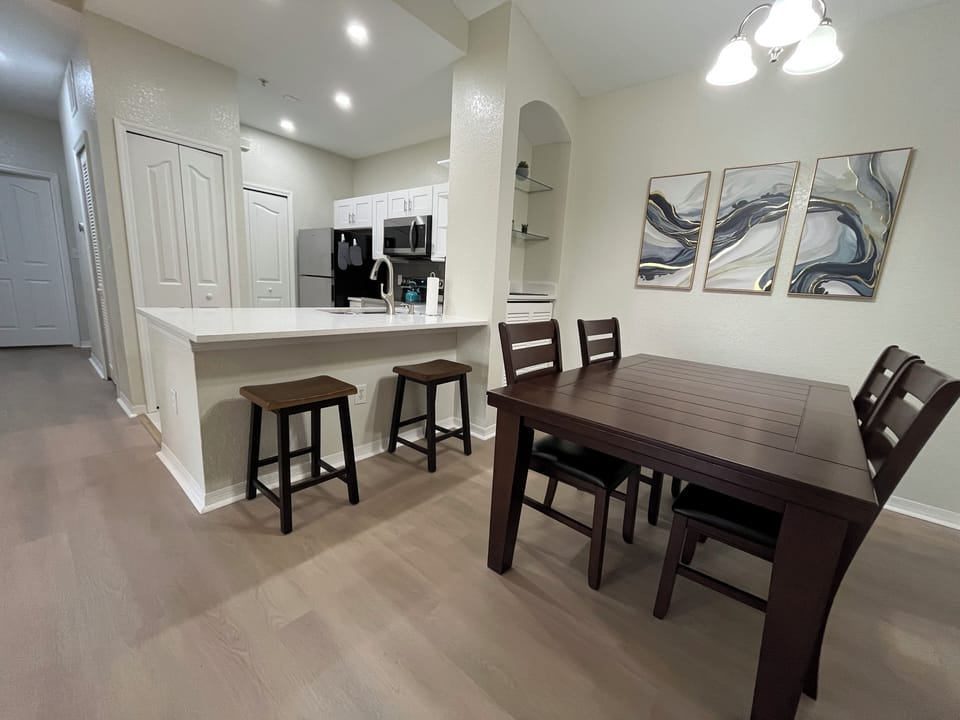 You can enjoy your meals at the table, or sit at the counter. 