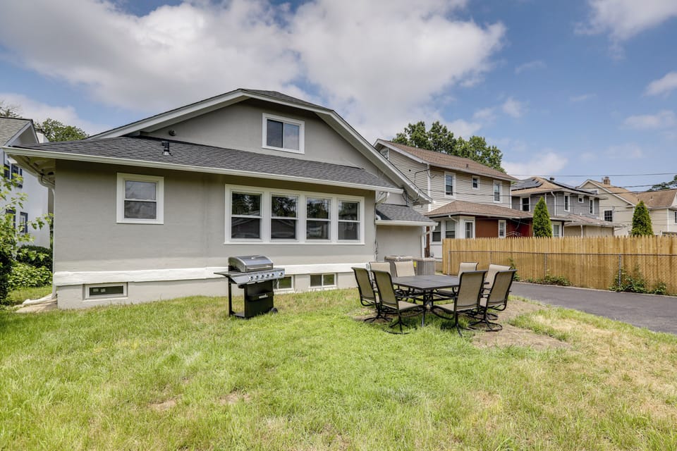 Backyard | Outdoor Dining Set | Gas Grill