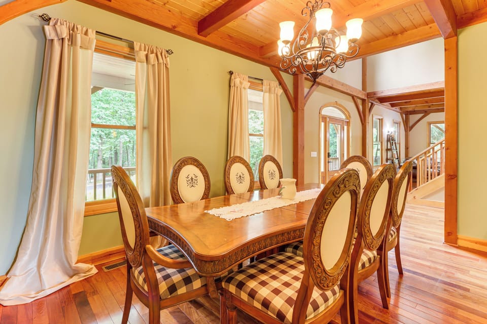 Dining Room | Main Level