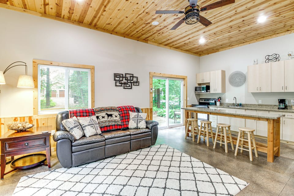 Living Room | Full Sleeper Sofa | Smart TV | Main Level