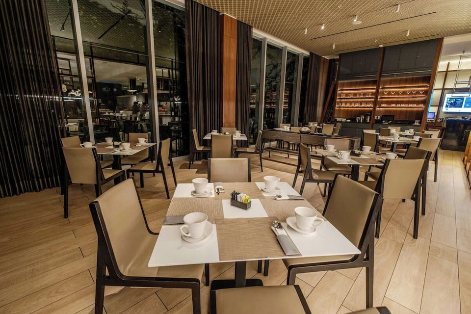 Start your morning with a relaxed, table-served breakfast.