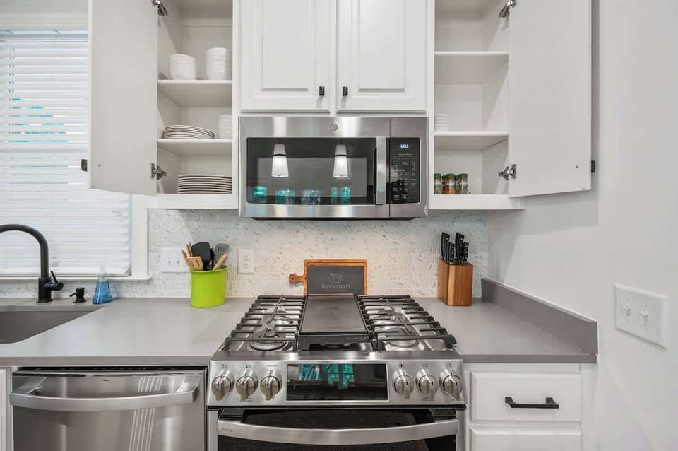 Upgraded Stainless Steel Appliance - Enjoy Cooking On The Gas Stove