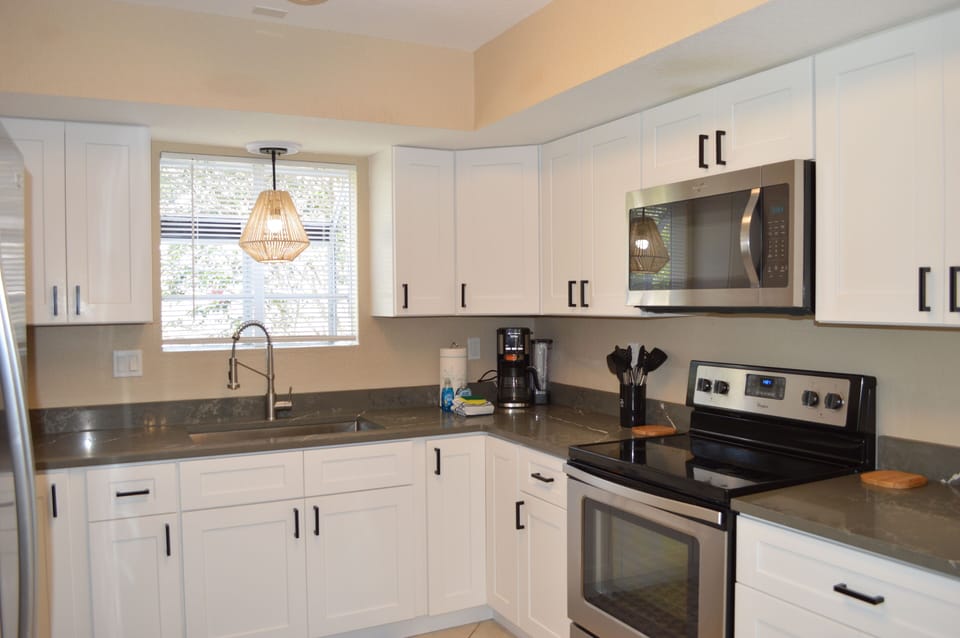 Newly renovated and fully stocked kitchen.  Complimentary coffee and snacks.