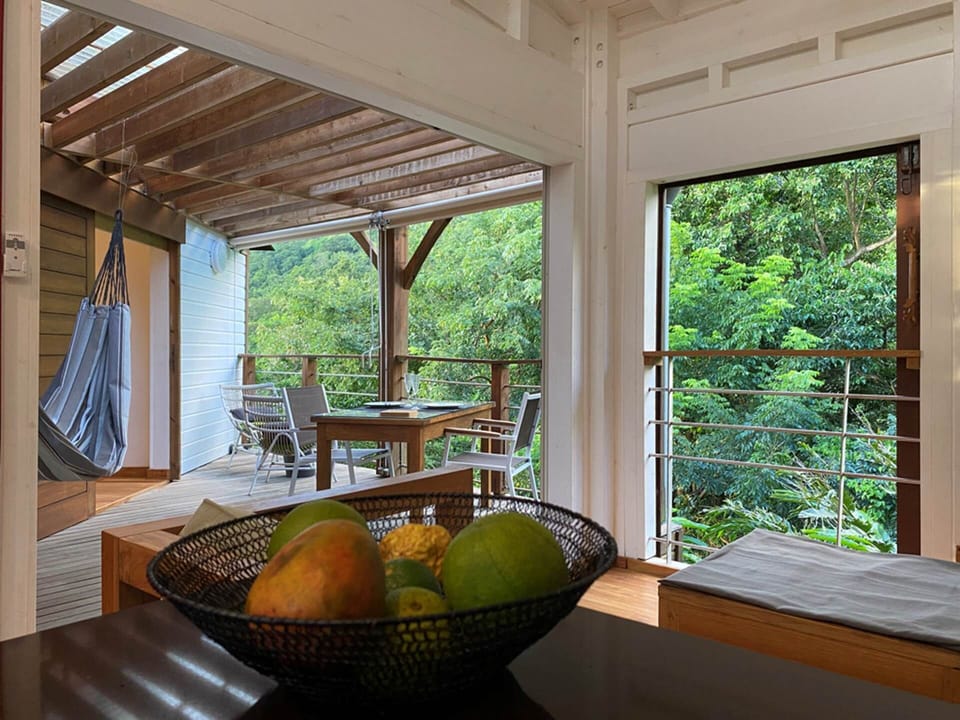 6-Vue-Cuisine-Cottages-Deshaies-Plage-Grande-Anse-Vacances-Guadeloupe-1