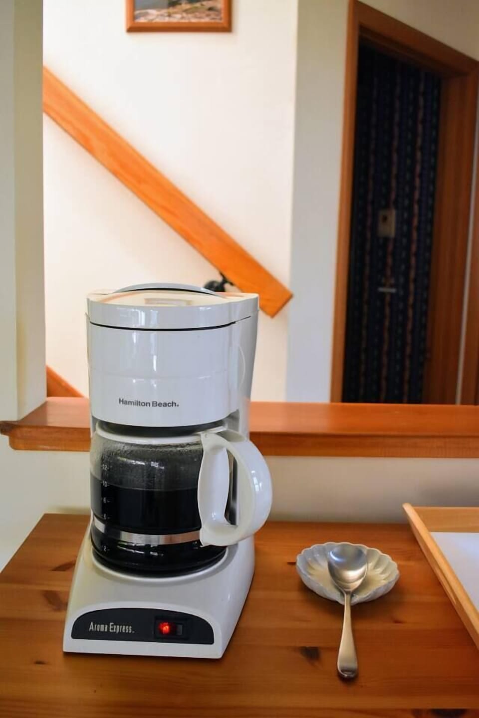Drip coffee maker with 12 cup capacity