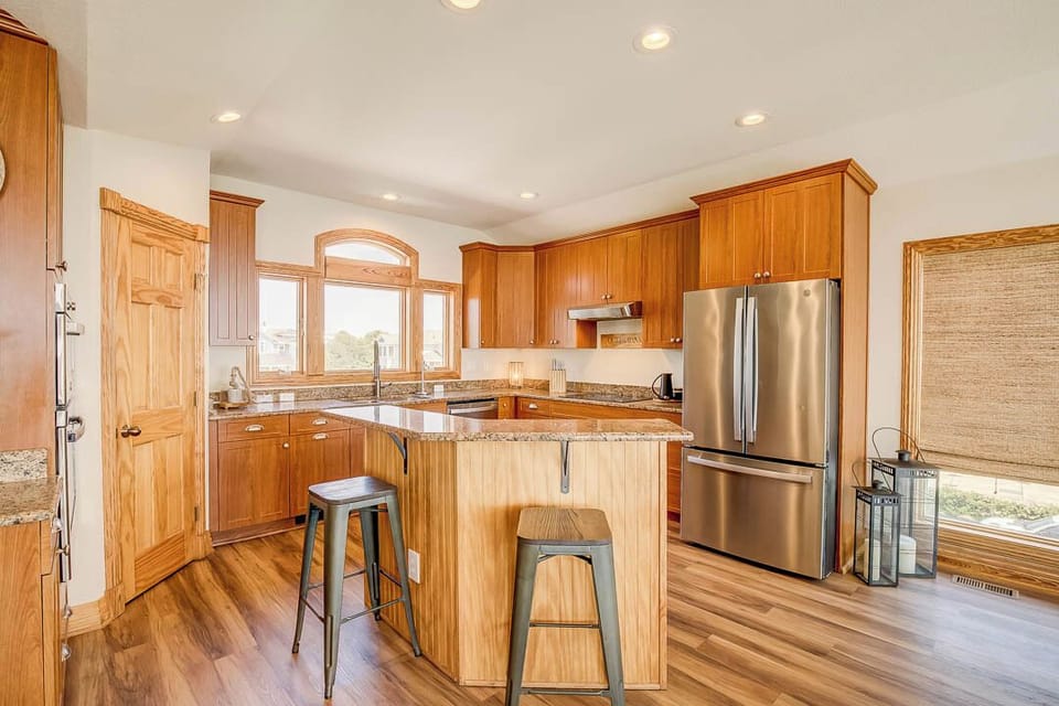Top-Level Kitchen with Bar (seats 2)