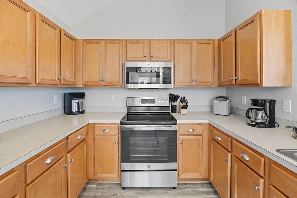 Top-Level Kitchen with Bar (seats 3)