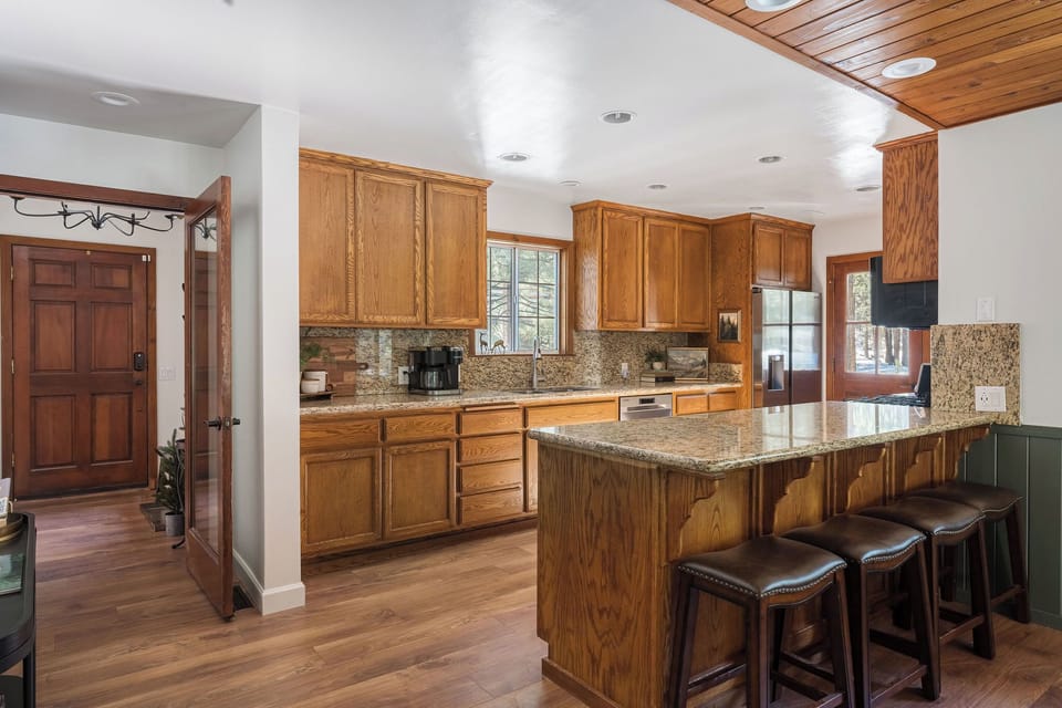 Kitchen / Foyer