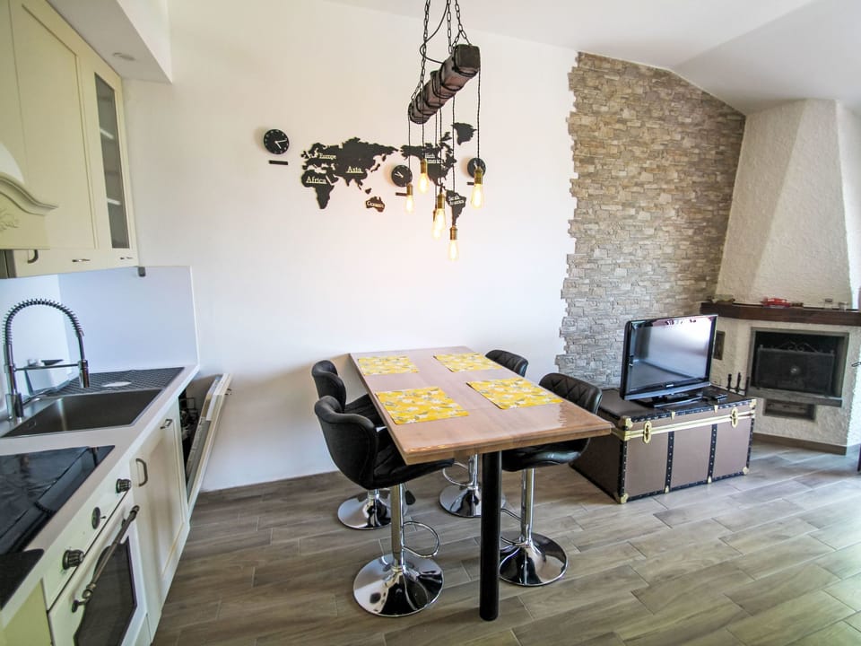 Kitchen / Dining Room