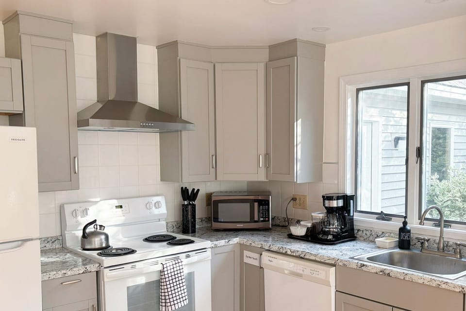 Full kitchen with new range hood.