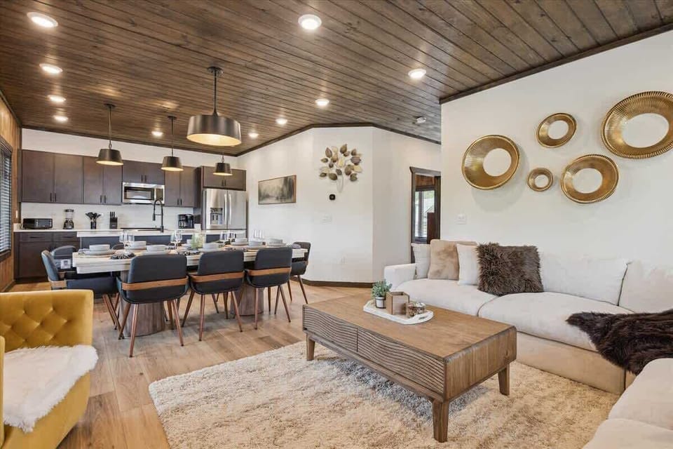 The dining area has plenty of seating. 