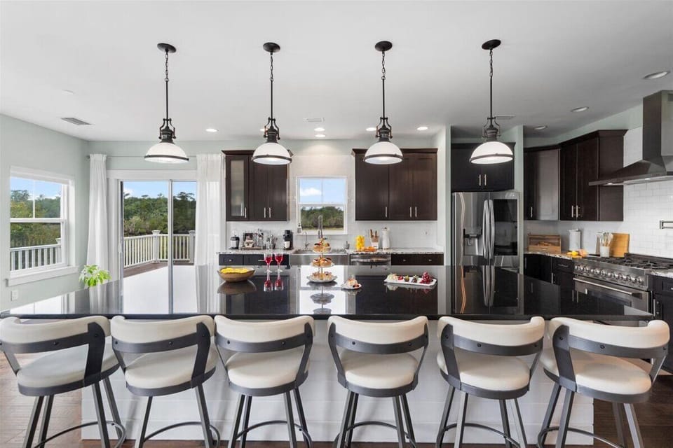Cook, connect, and entertain in this sleek modern kitchen featuring a sprawling island with seating for 6 stainless steel appliances, a gas range, and fully stocked prep space. Whether you’re whipping up family meals or enjoying charcuterie and wine with