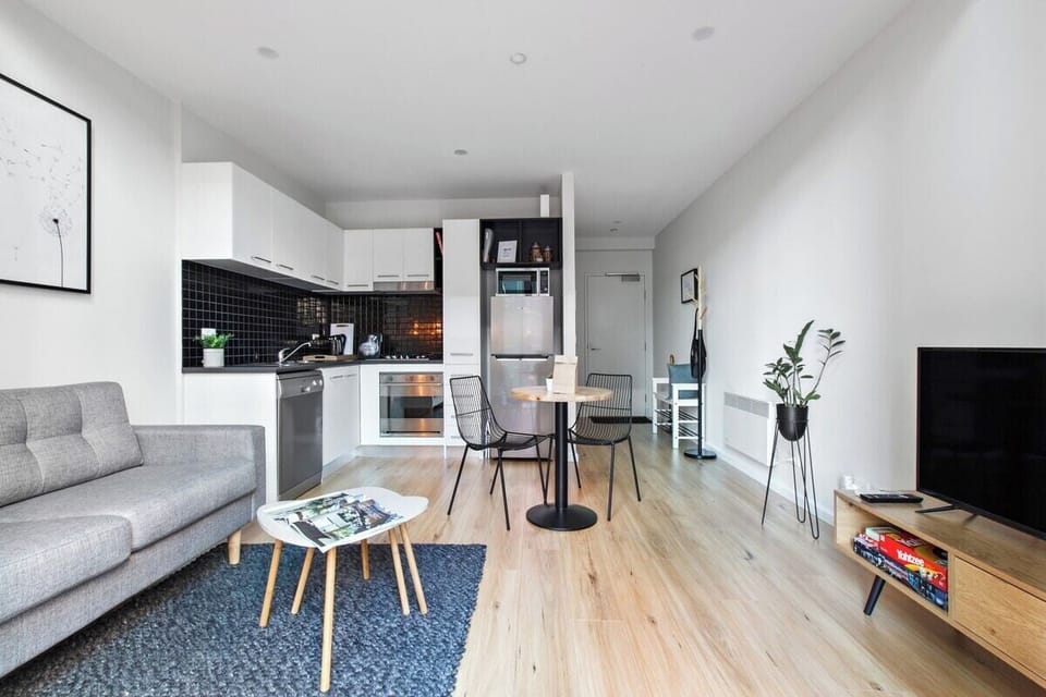 The light and bright open living area offers a cosy place to watch TV after a day of exploring your surroundings
