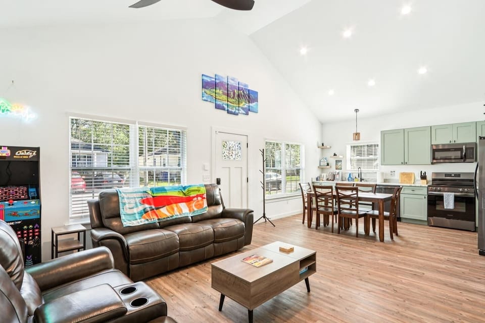 Power Recliners, Smart TV, Xbox one with games, Arcade Machine, board games