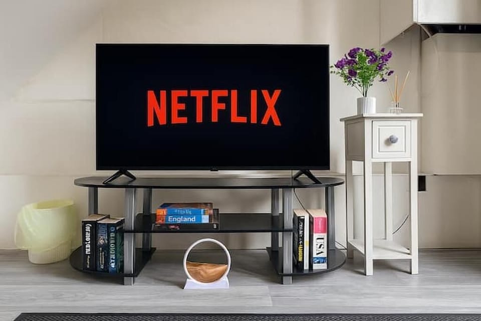 FREE NETFLIX AND SMART TV IN EVERY ROOM AND LOUNGE