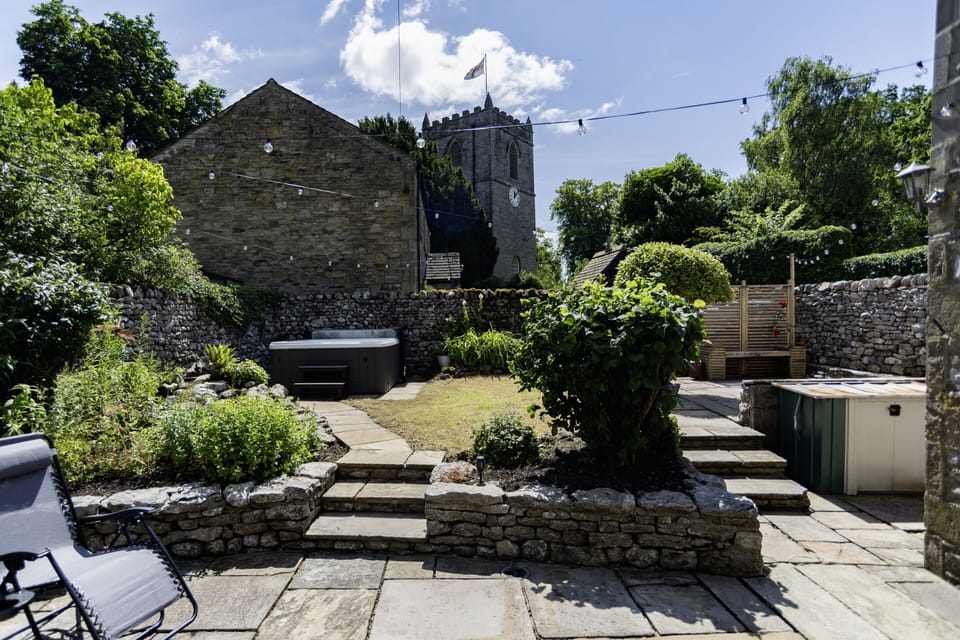 Stunning private garden complete with a luxury hot tub and beautiful views of St Mary's Church.

A peaceful, secluded setting where you can unwind beneath the open sky, enjoy the soft glow of evening light, and soak in the charm of the village surroundings - the perfect backdrop for a romantic and restorative escape.