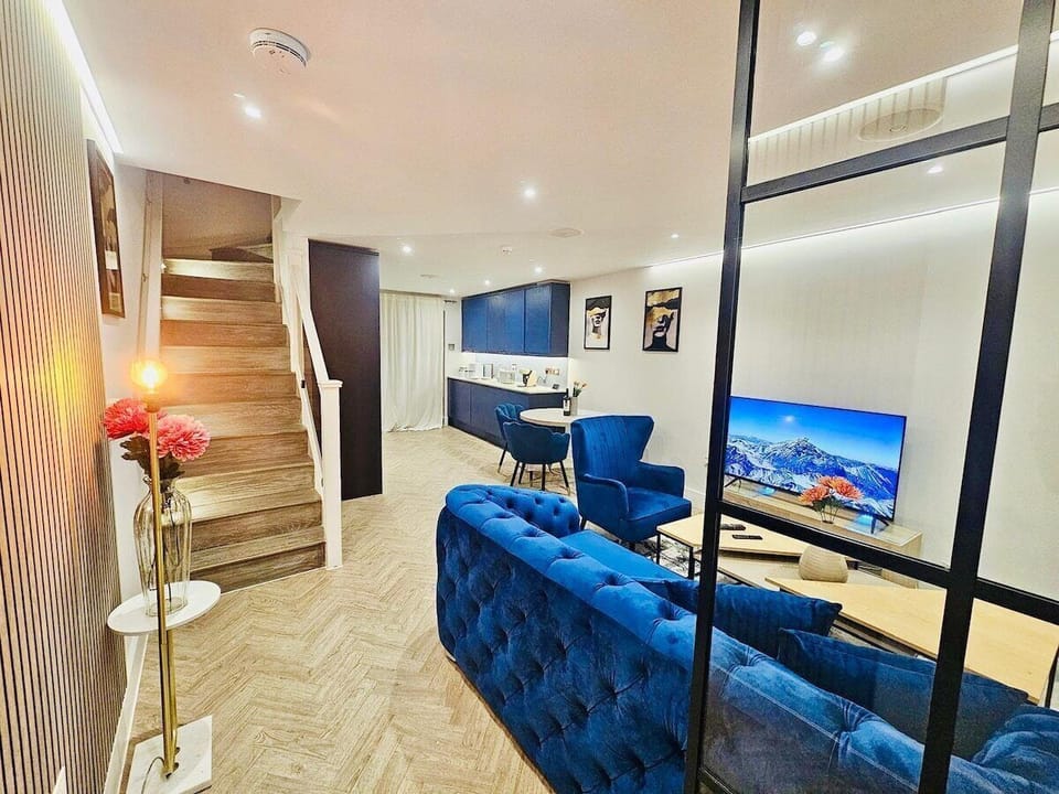 Living Room / Lounge
