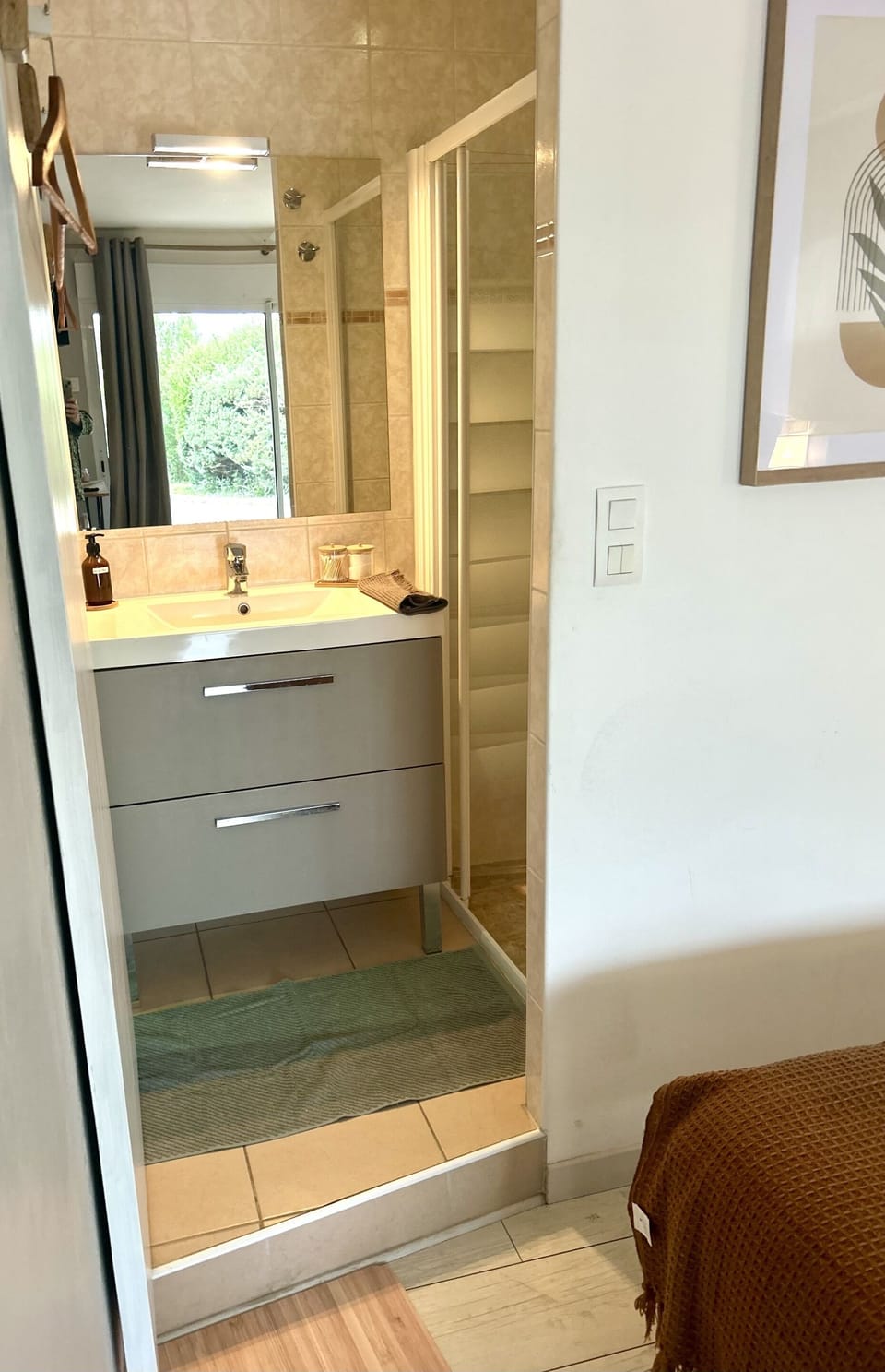 Bedroom Pin - Bathroom