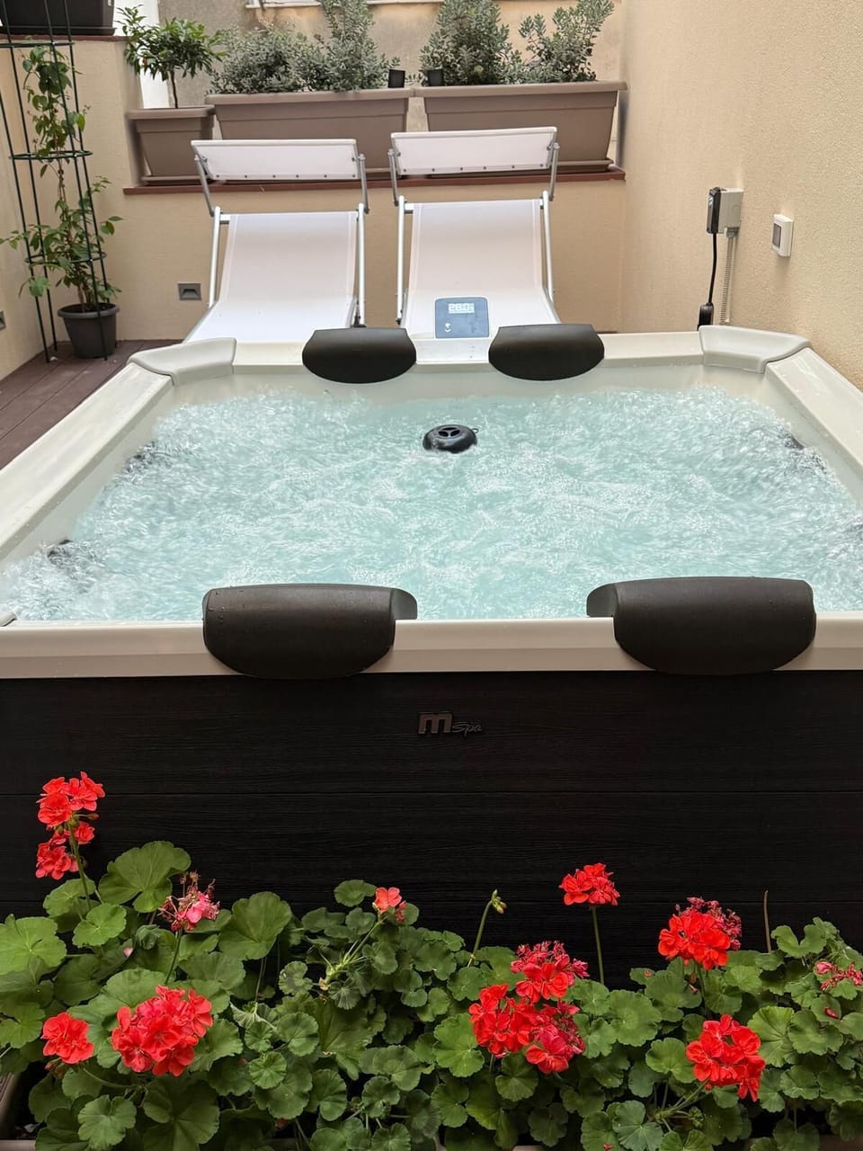 Outdoor spa tub