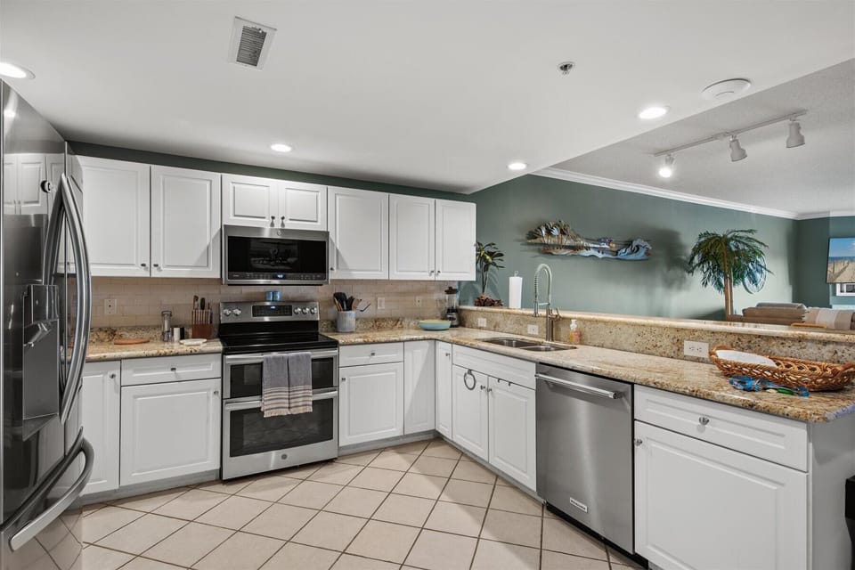 This spacious Kitchen is Perfect for any Home Chef!