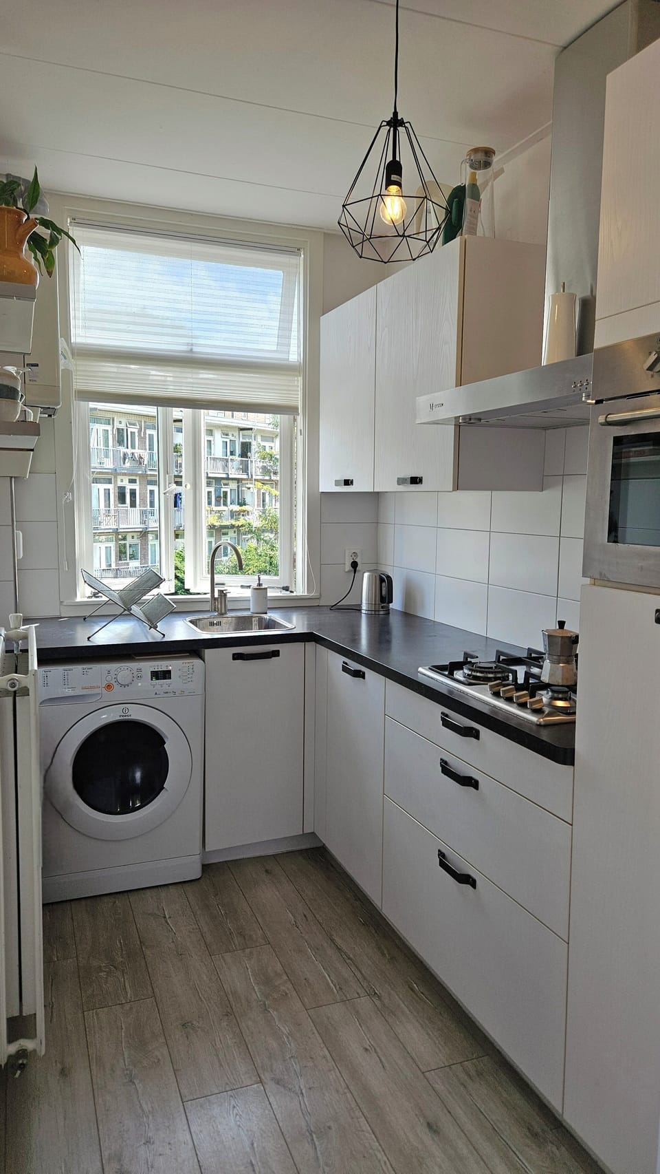 Light, bright and separate kitchen from living room 