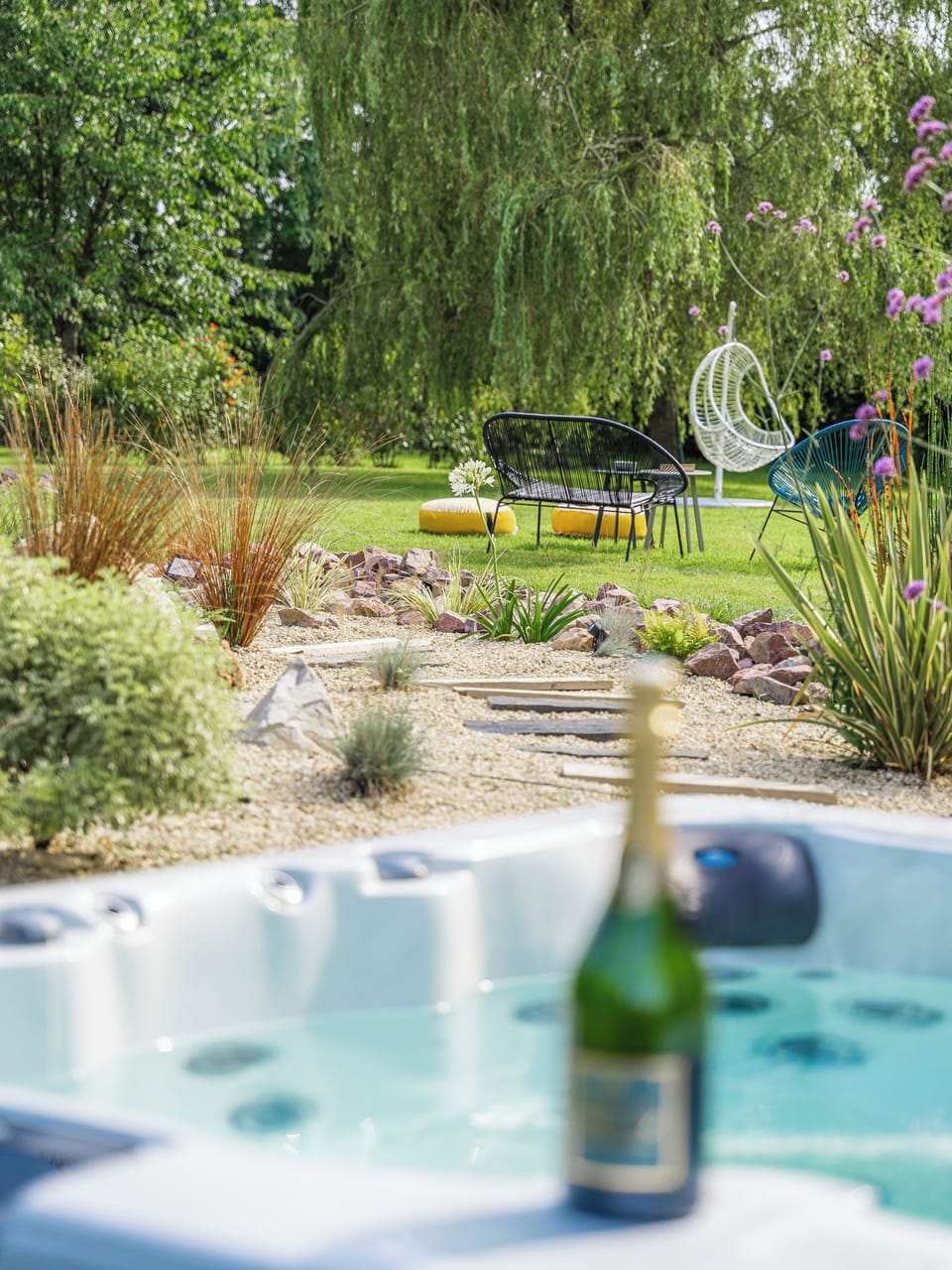 Outdoor spa tub