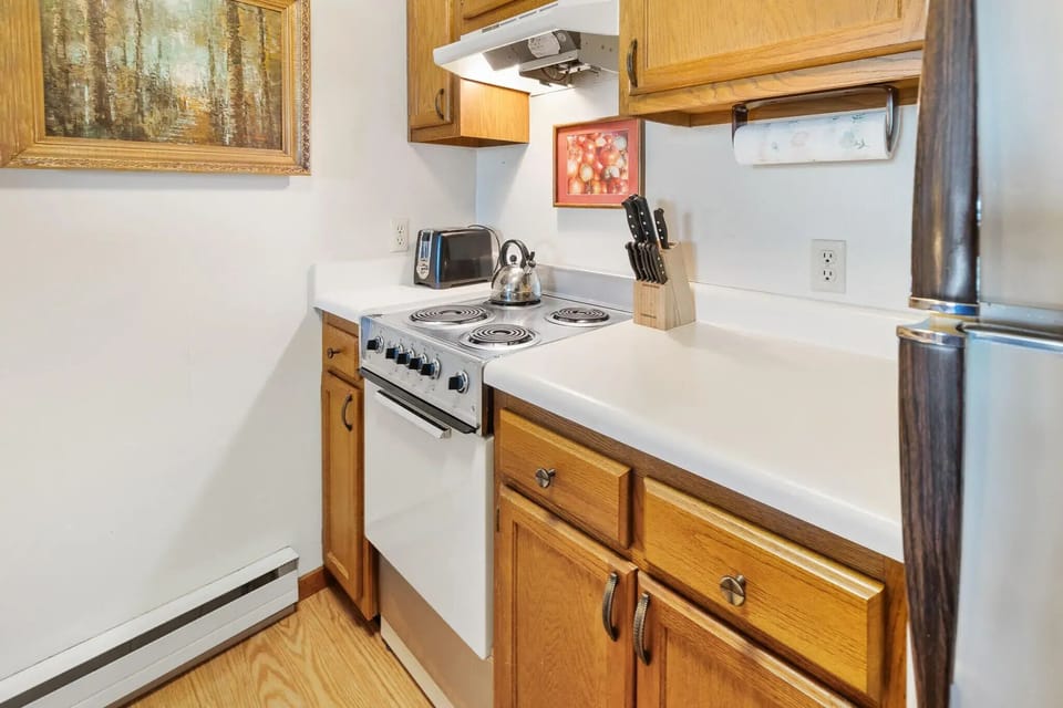 Easy to use electric stove/oven. 
