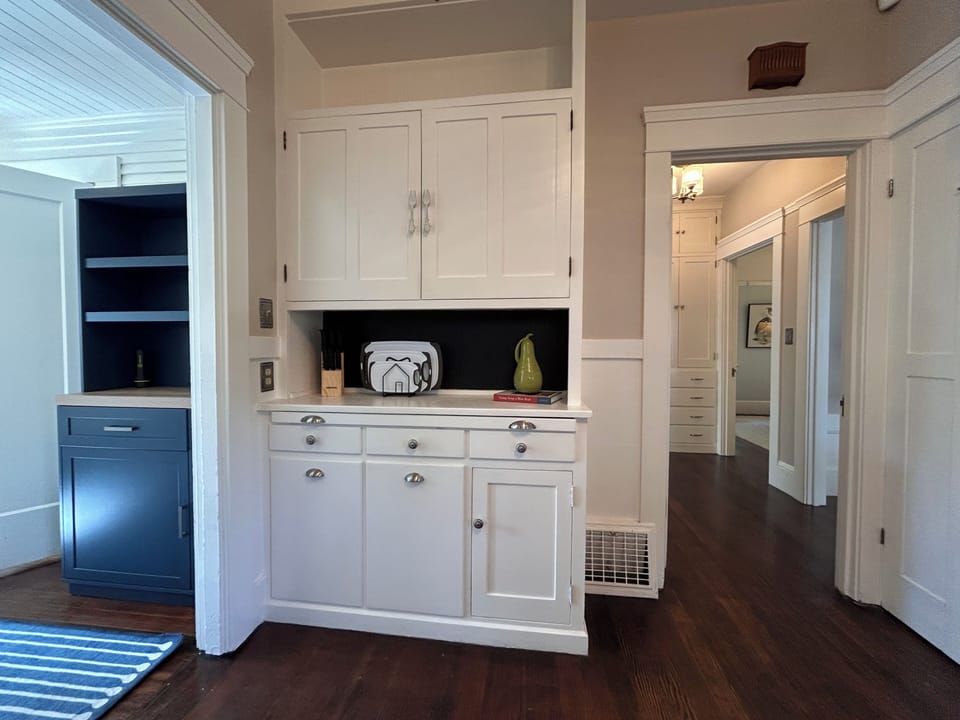 Kitchen - built in prep counter with pull out cutting board