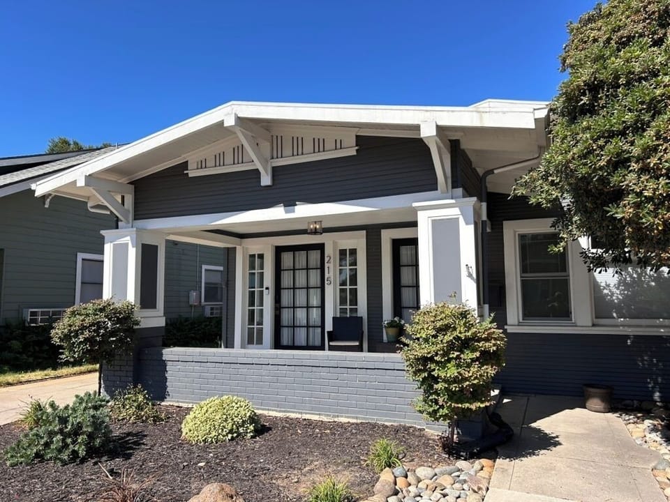 Bungalow 215 - Authentic Lodi Craftsman. Enjoy neighborhood view from the porch
