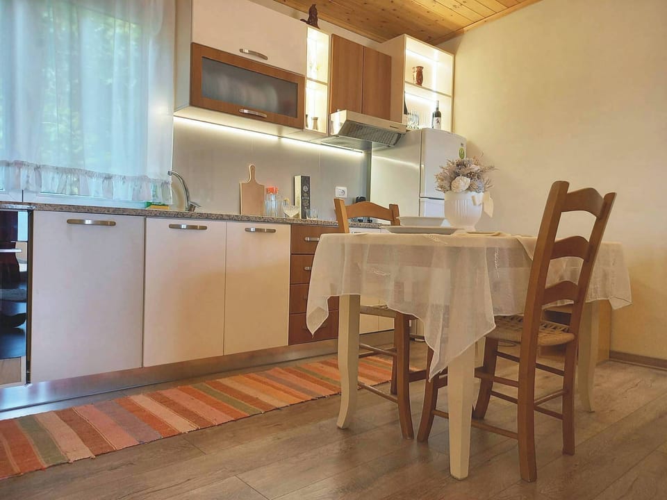Kitchen, dining area