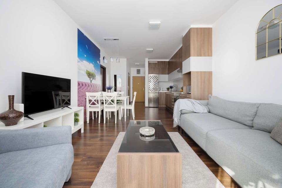 Stylish living room with coffe table. 