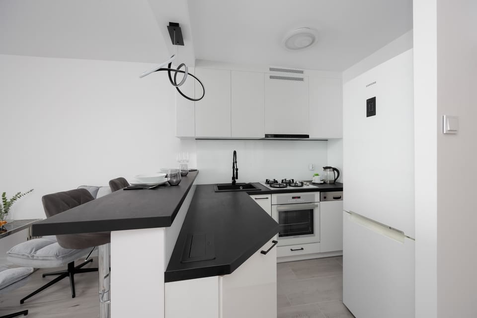 A compact kitchen equipped with everything needed for short or long stays.