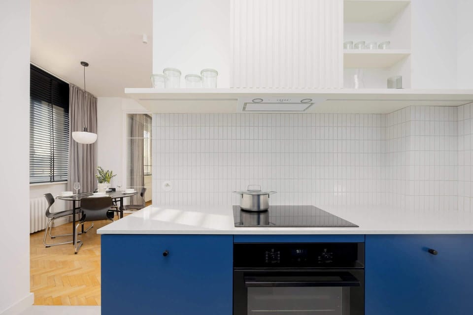The functional and modern kitchen allows you to prepare home-cooked meals with high-quality appliances.