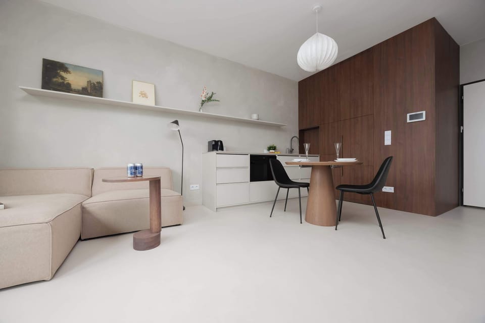 Stylish studio with corner sofa, Smart TV and kitchenette with dining area.