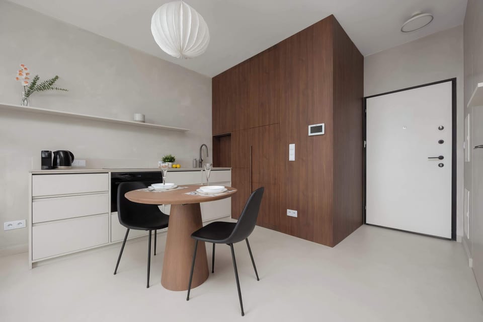 Fully equipped kitchenette with induction cooktop, oven with microwave option, electric kettle, coffee maker, refrigerator with freezer, dishwasher and dining area.