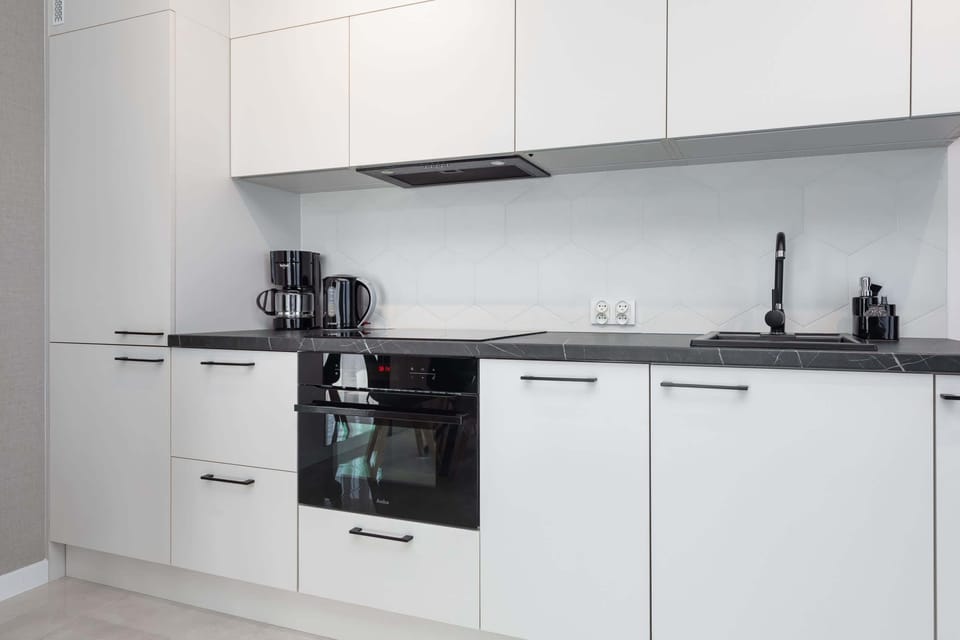 Kitchenette with plenty of kitchen utensils and dishes. 