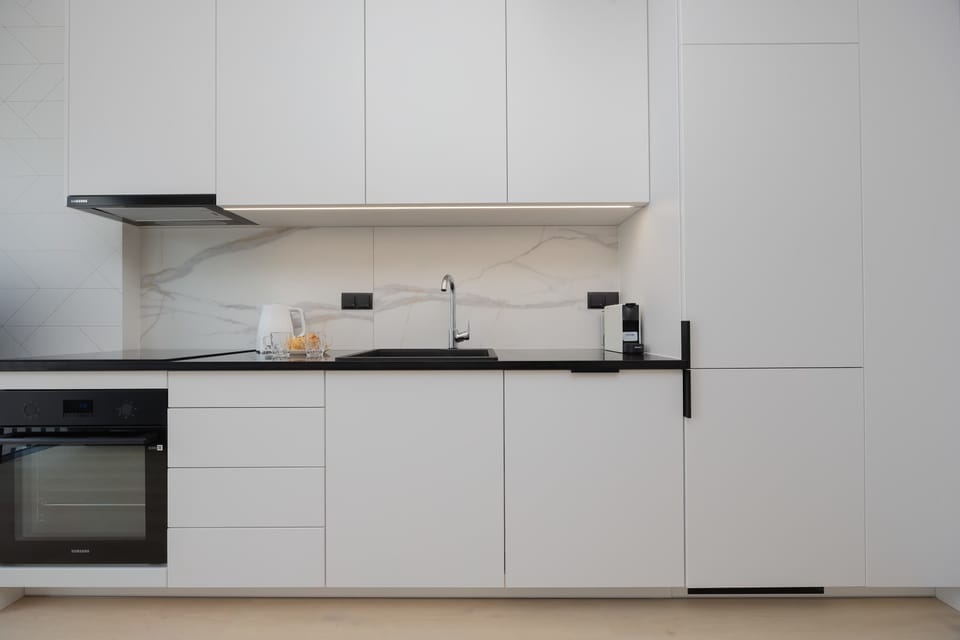 Fully equipped kitchenette.