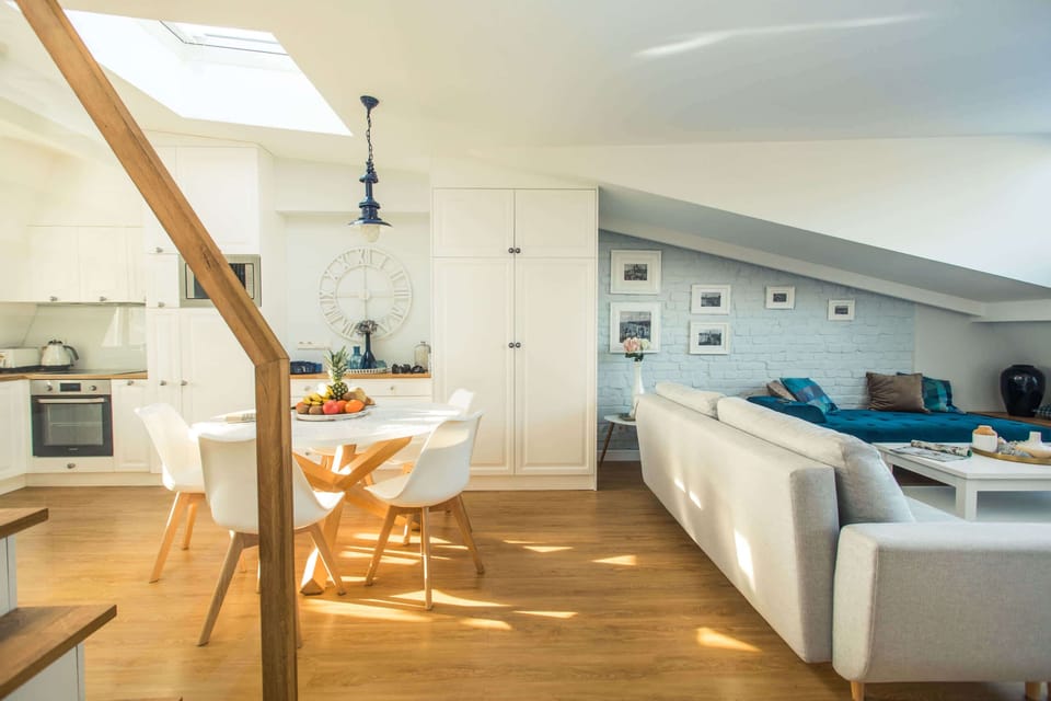 Spacious living room with full equipment. 