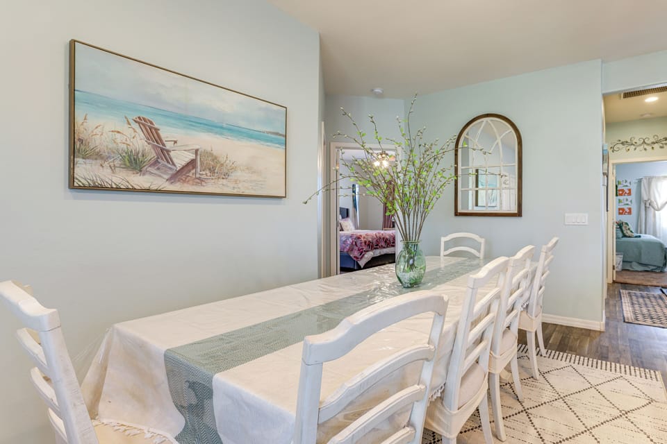 Dining Area | Dishware & Flatware Provided