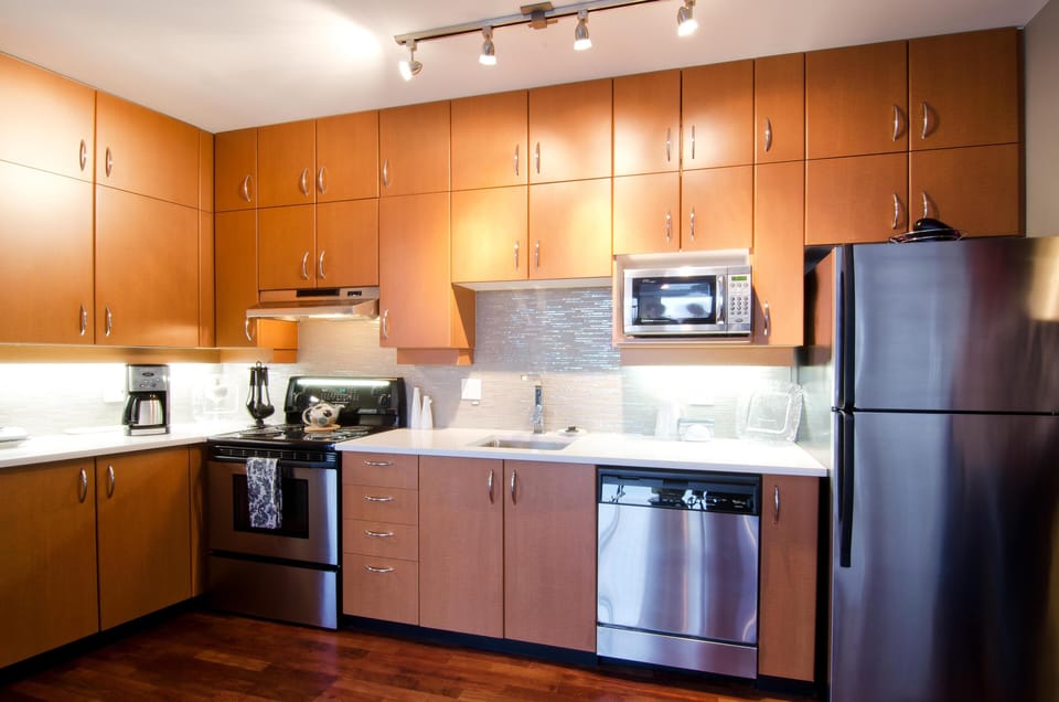 Fully equipped kitchen, all your basic cooking needs is here!