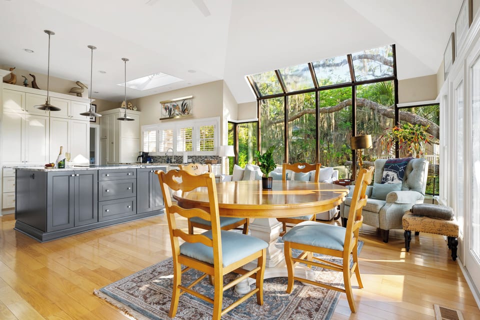 The Marsh Raven | Tranquil Seabrook Retreat