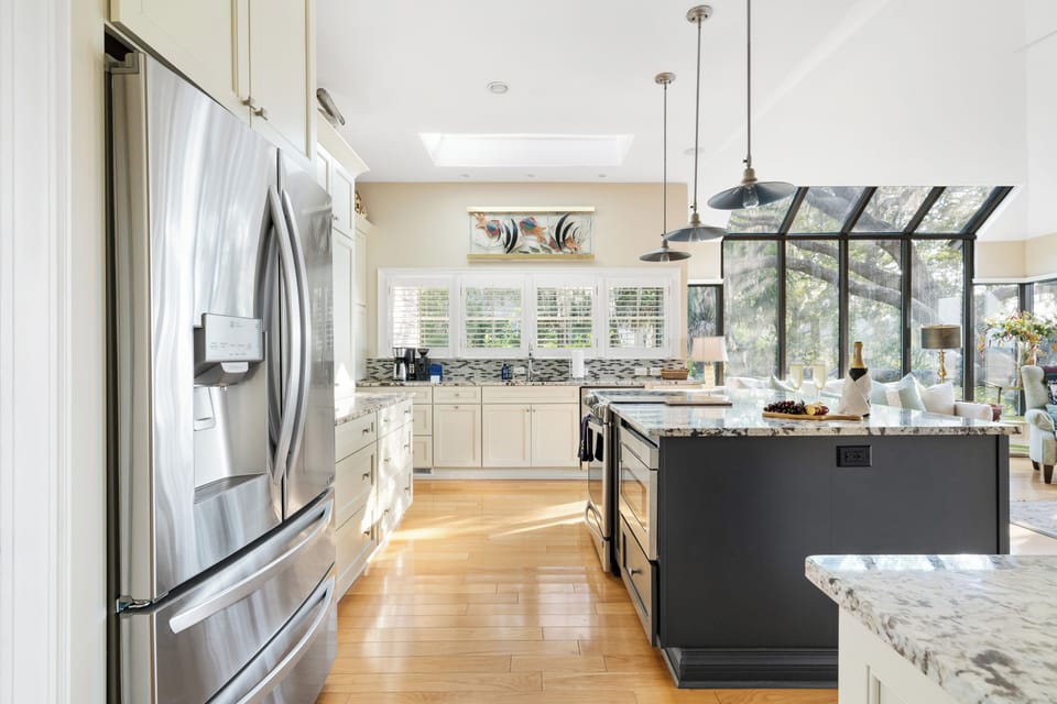 The Marsh Raven | Tranquil Seabrook Retreat