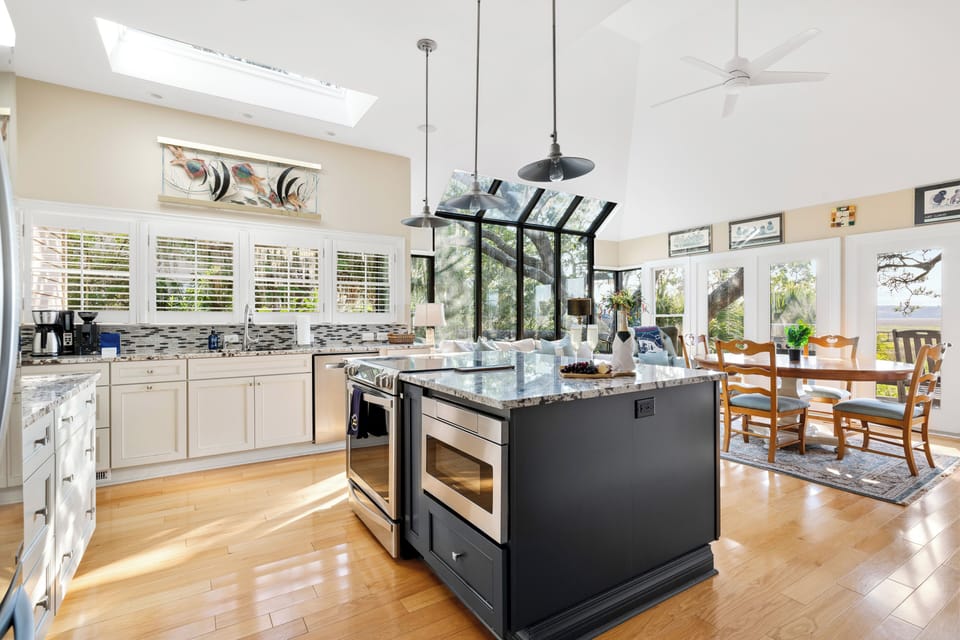 The Marsh Raven | Tranquil Seabrook Retreat