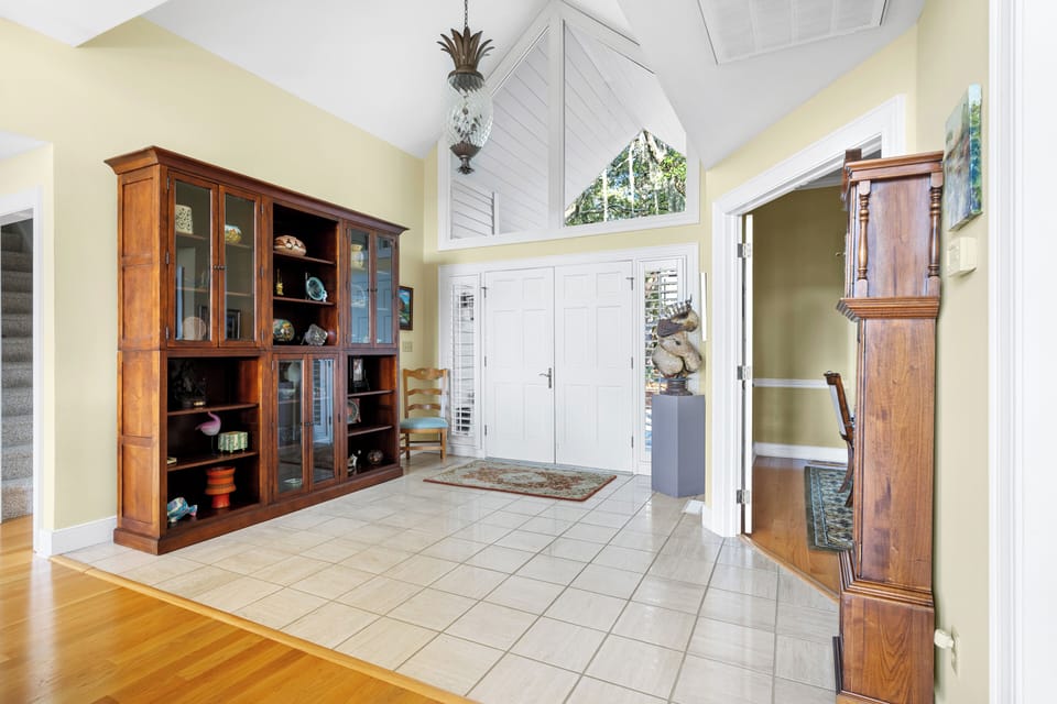 The Marsh Raven | Tranquil Seabrook Retreat